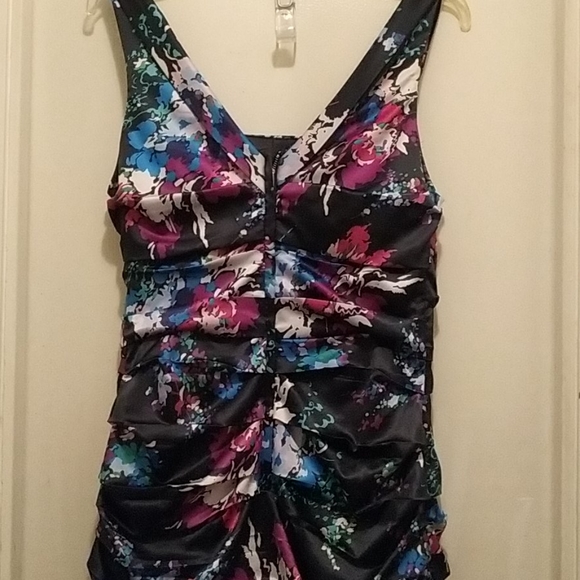 Dress - Picture 6 of 7